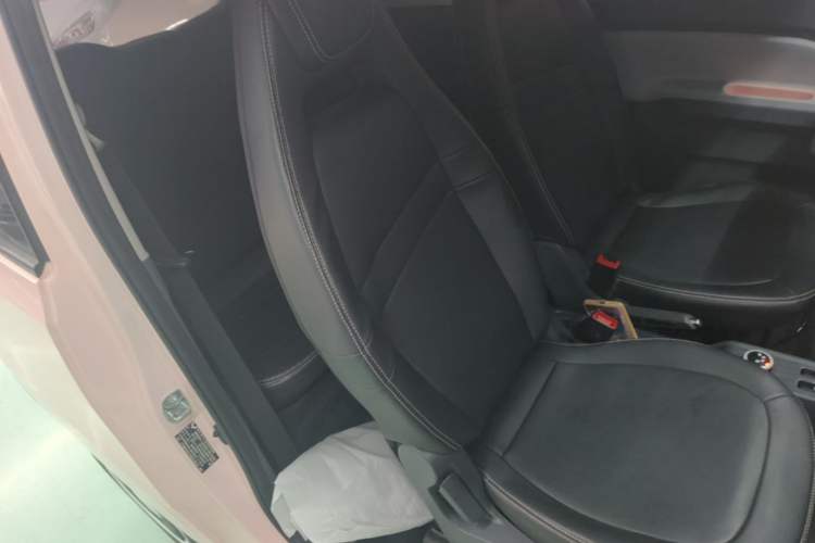 Used Wuling Hongguang MINIEV 2022 Macaron Premium Model – Lithium Iron Phosphate Right Front Seat