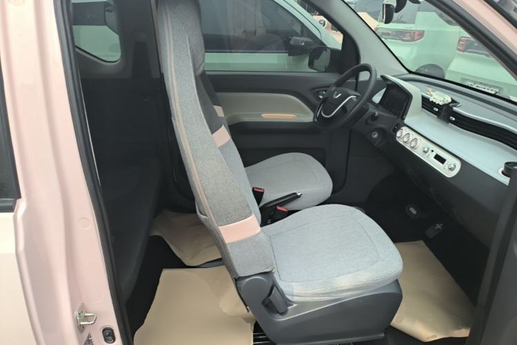 Used Wuling Hongguang MINIEV 2022 Macaron Fashion Model Lithium Iron Phosphate Right Front Seat