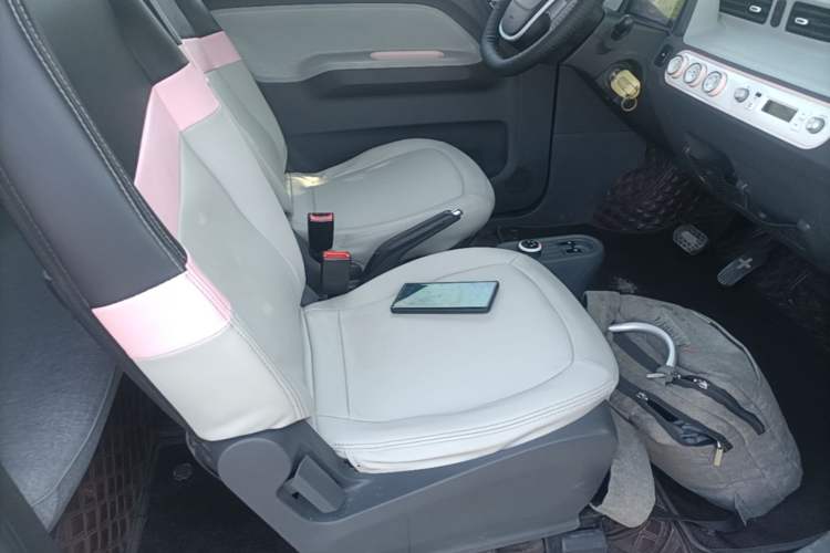 Used Wuling Hongguang MINIEV 2022 Macaron Premium Model – Lithium Ternary Battery Right Front Seat
