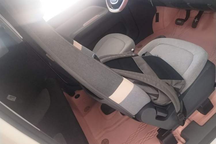 Used Wuling Hongguang MINIEV 2022 Macaron Premium Model – Lithium Iron Phosphate Right Front Seat