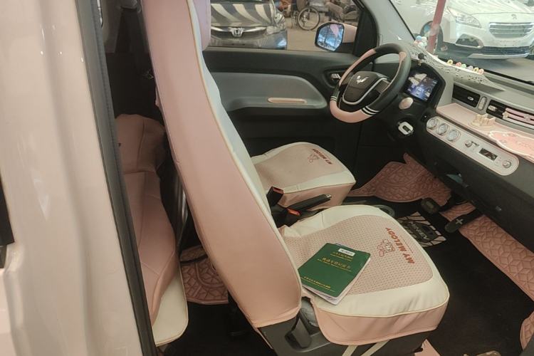 Used Wuling Hongguang MINIEV 2022 Macaron Premium Model – Lithium Ternary Battery Right Front Seat