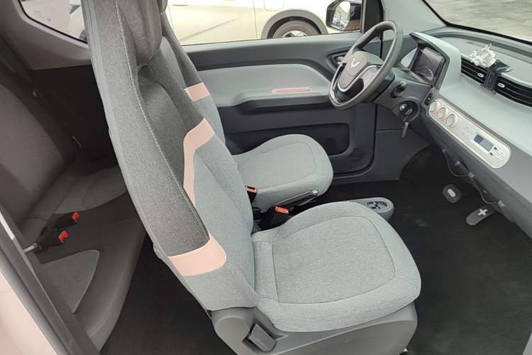 Used Wuling Hongguang MINIEV 2022 Macaron Premium Model – Lithium Iron Phosphate Right Front Seat