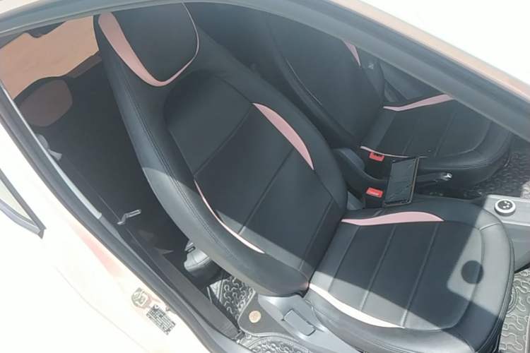 Used Wuling Hongguang MINIEV 2022 Macaron Fashion Model Lithium Iron Phosphate Right Front Seat
