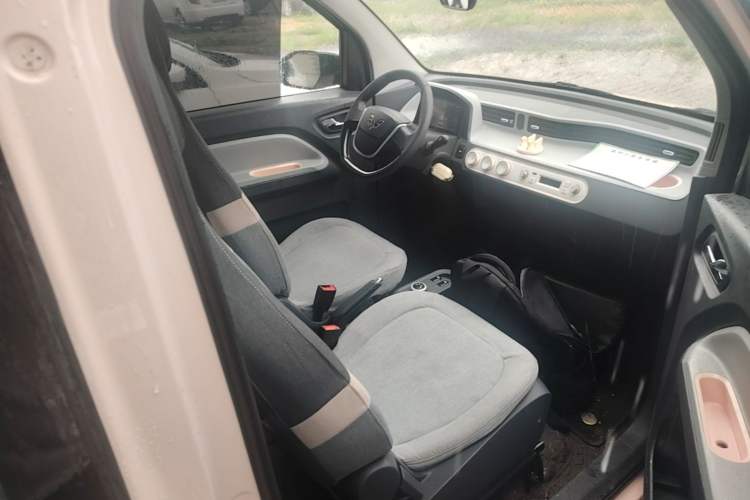 Used Wuling Hongguang MINIEV 2022 Macaron Fashion Model Lithium Iron Phosphate Right Front Seat