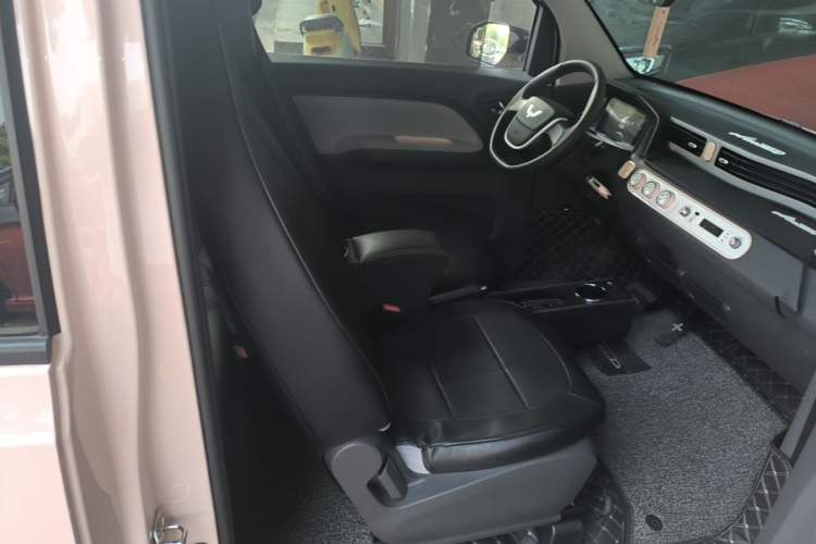 Used Wuling Hongguang MINIEV 2022 Macaron Premium Model – Lithium Ternary Battery Right Front Seat