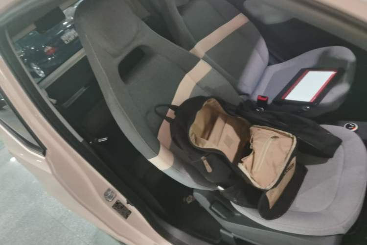 Used Wuling Hongguang MINIEV 2022 Macaron Premium Model – Lithium Iron Phosphate Right Front Seat