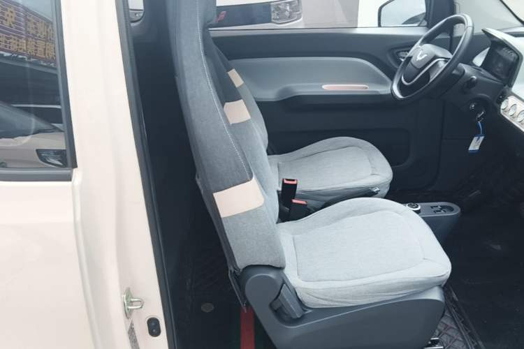 Used Wuling Hongguang MINIEV 2022 Macaron Fashion Model Lithium Iron Phosphate Right Front Seat