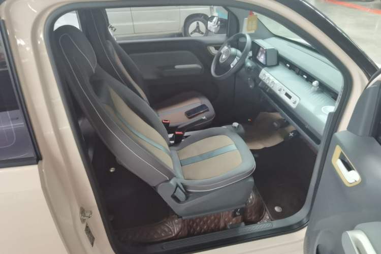 Used Wuling Hongguang MINIEV 2022 GAMEBOY 200km Play Edition with Lithium Iron Phosphate Right Front Seat