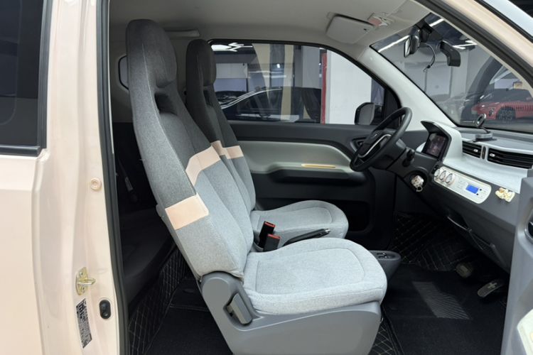 Used Wuling Hongguang MINIEV 2022 Macaron Premium Model – Lithium Iron Phosphate Right Front Seat