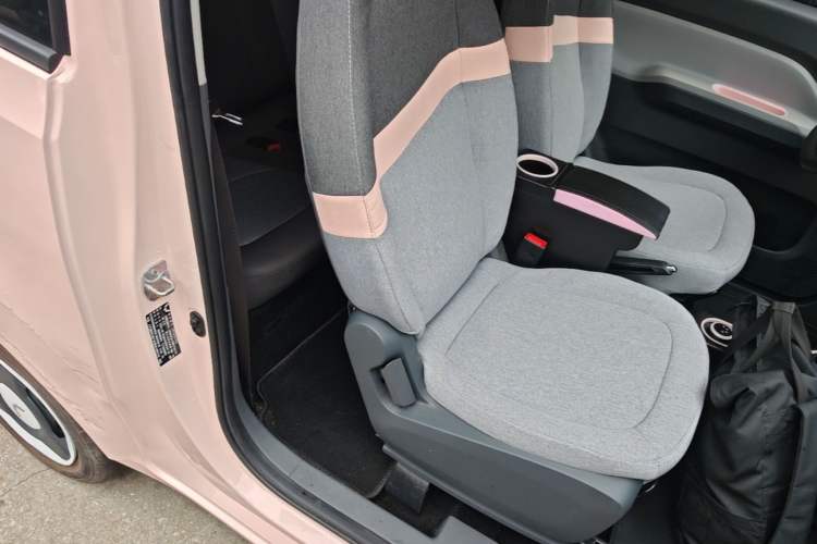 Used Wuling Hongguang MINIEV 2022 Macaron Fashion Edition Lithium-Nickel-Cobalt-Alpha-oxide Right Front Seat