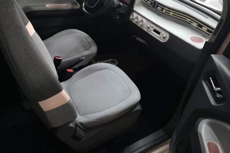 Used Wuling Hongguang MINIEV 2022 Macaron Premium Model – Lithium Iron Phosphate Right Front Seat