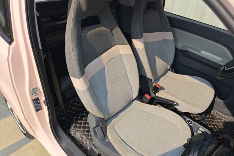 Used Wuling Hongguang MINIEV 2022 Macaron Premium Model – Lithium Iron Phosphate Right Front Seat