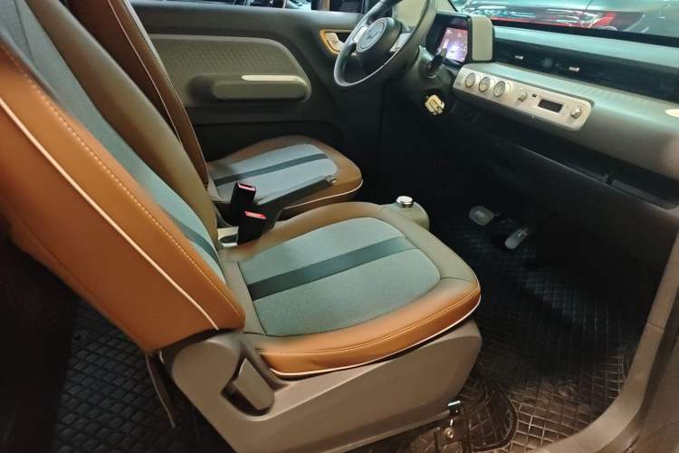 Used Wuling Hongguang MINIEV 2022 GAMEBOY 200km Play Edition with Lithium Iron Phosphate Right Front Seat