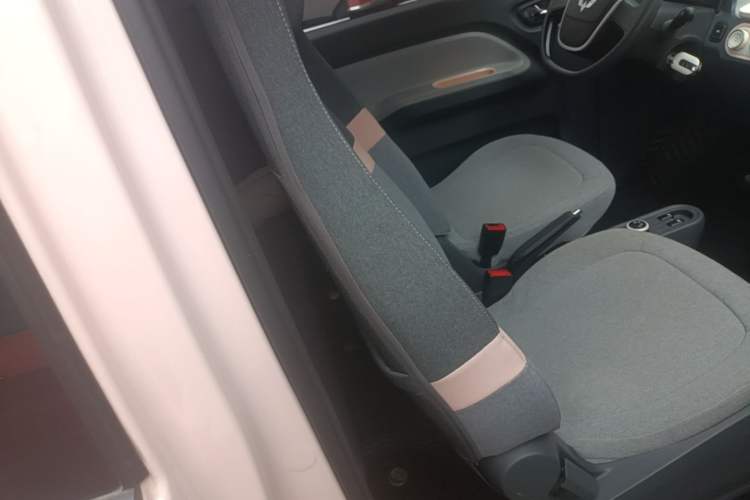 Used Wuling Hongguang MINIEV 2022 Macaron Premium Model – Lithium Iron Phosphate Right Front Seat