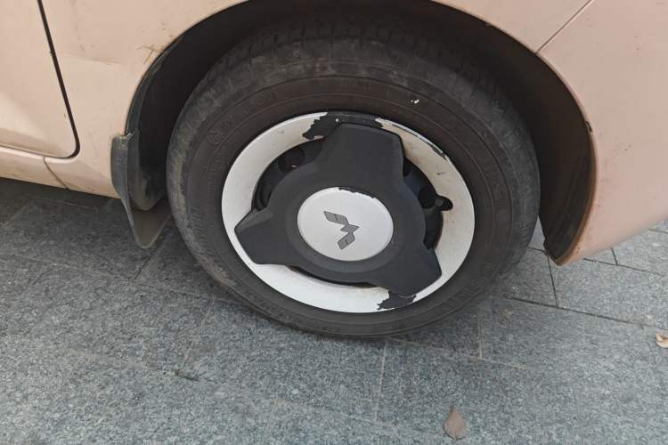 Used Wuling Hongguang MINIEV 2022 Macaron Premium Model – Lithium Iron Phosphate Right Front Wheel Hub