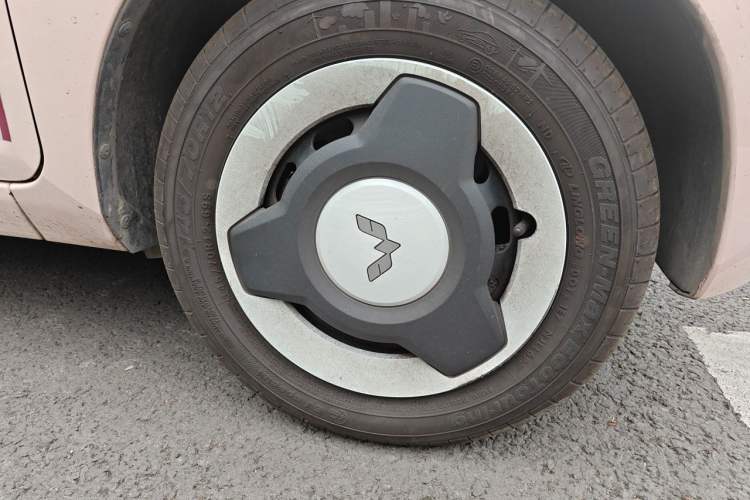 Used Wuling Hongguang MINIEV 2022 Macaron Premium Model – Lithium Ternary Battery Right Front Wheel Hub