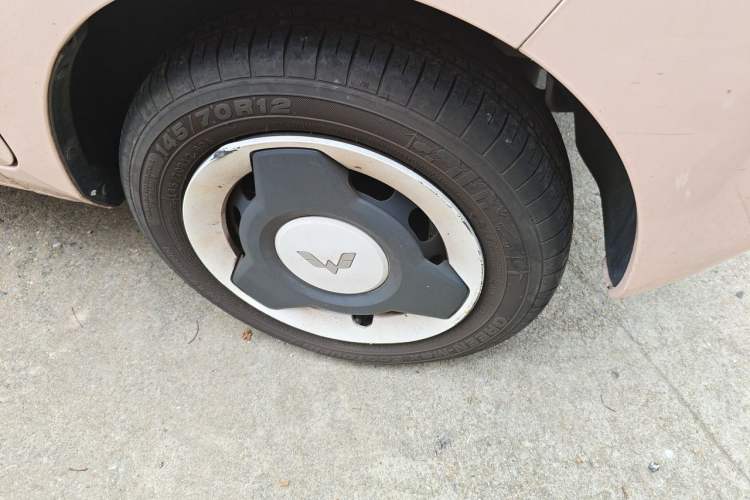 Used Wuling Hongguang MINIEV 2022 Macaron Fashion Model Lithium Iron Phosphate Right Front Wheel Hub