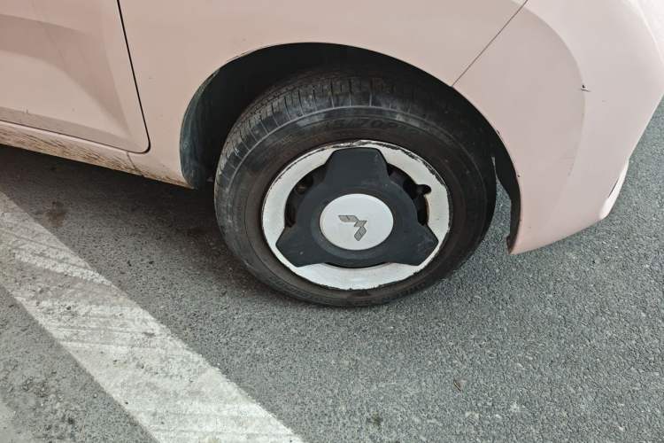Used Wuling Hongguang MINIEV 2022 Macaron Fashion Edition Lithium-Nickel-Cobalt-Alpha-oxide Right Front Wheel Hub