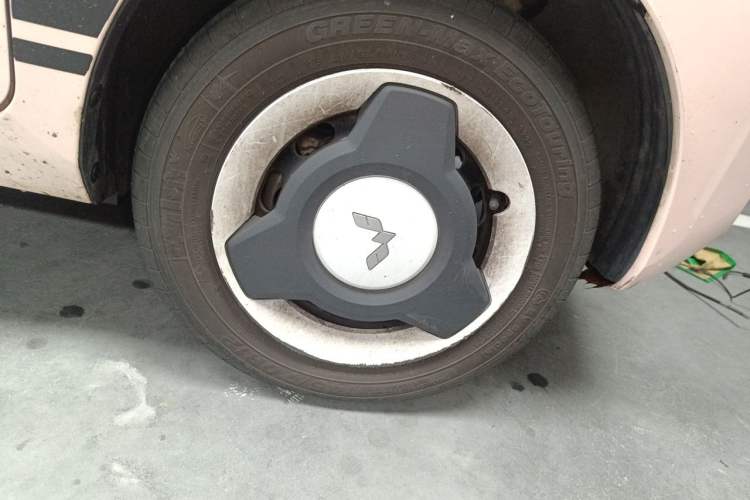 Used Wuling Hongguang MINIEV 2022 Macaron Premium Model – Lithium Iron Phosphate Right Front Wheel Hub