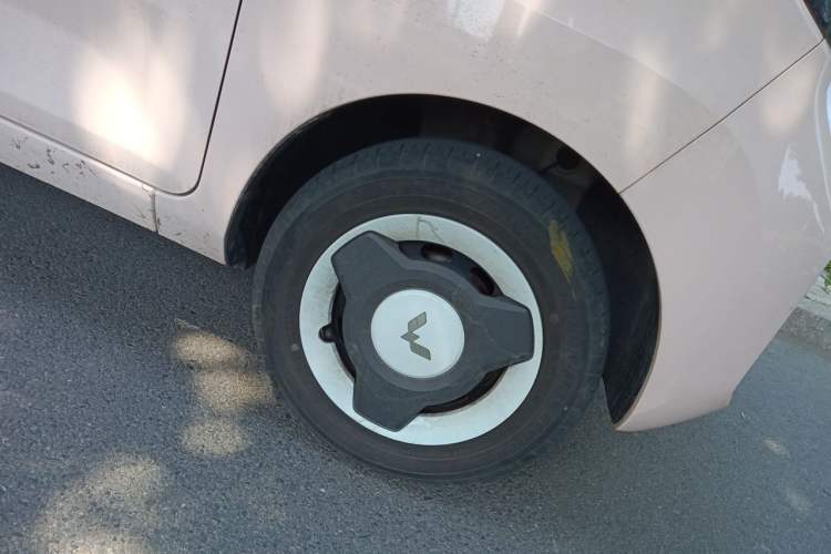 Used Wuling Hongguang MINIEV 2022 Macaron Premium Model – Lithium Iron Phosphate Right Front Wheel Hub