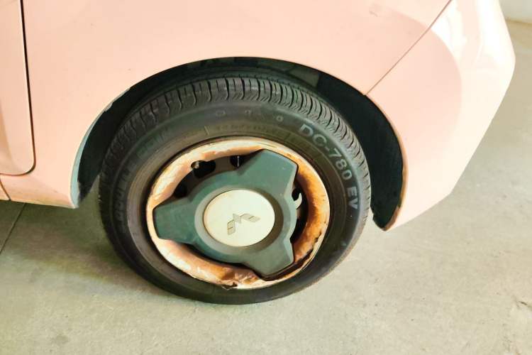 Used Wuling Hongguang MINIEV 2022 Macaron Fashion Model Lithium Iron Phosphate Right Front Wheel Hub