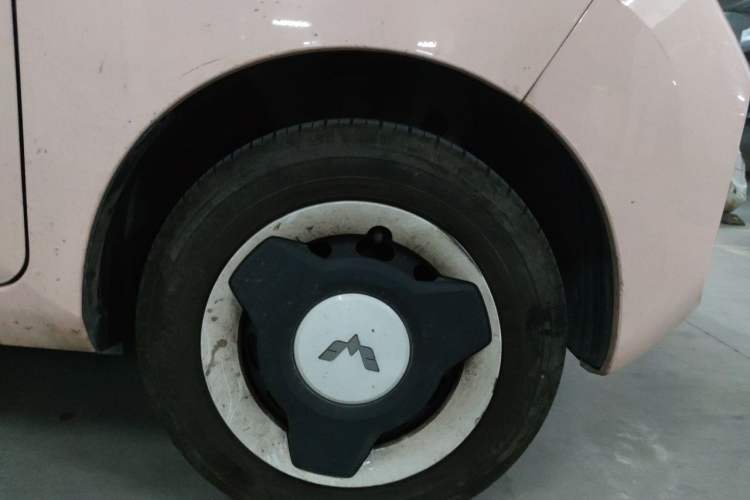 Used Wuling Hongguang MINIEV 2022 Macaron Premium Model – Lithium Iron Phosphate Right Front Wheel Hub