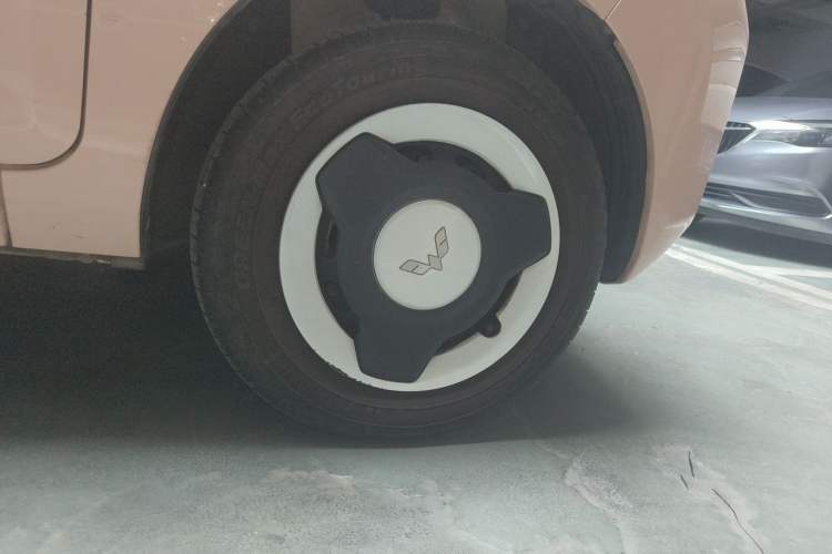 Used Wuling Hongguang MINIEV 2022 Macaron Fashion Edition Lithium-Nickel-Cobalt-Alpha-oxide Right Front Wheel Hub
