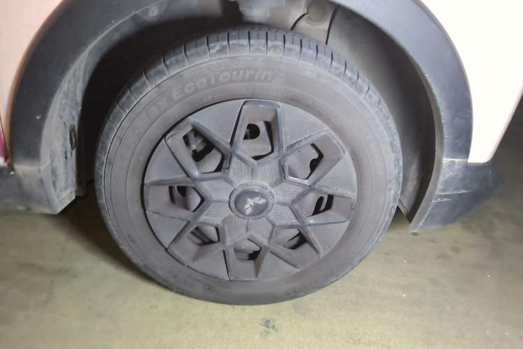 Used Wuling Hongguang MINIEV 2022 GAMEBOY 200km Gaming Edition with Lithium Iron Phosphate Right Front Wheel Hub