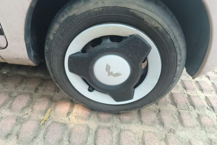 Used Wuling Hongguang MINIEV 2022 Macaron Premium Model – Lithium Iron Phosphate Right Front Wheel Hub