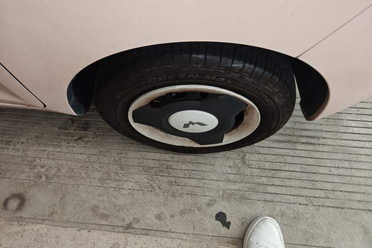 Used Wuling Hongguang MINIEV 2022 Macaron Fashion Edition Lithium-Nickel-Cobalt-Alpha-oxide Right Front Wheel Hub