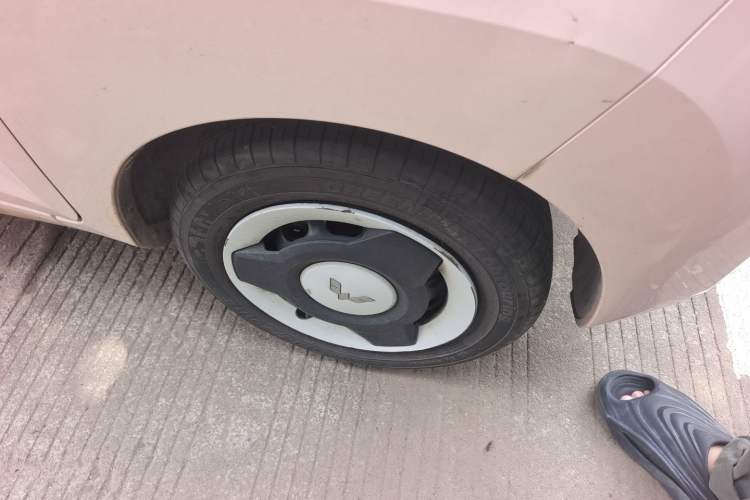 Used Wuling Hongguang MINIEV 2022 Macaron Premium Model – Lithium Iron Phosphate Right Front Wheel Hub