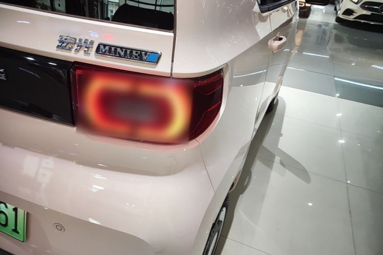 Used Wuling Hongguang MINIEV 2022 Macaron Premium Model – Lithium Iron Phosphate Right Rear Taillight