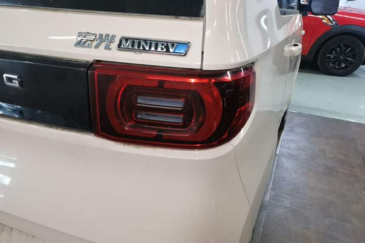 Used Wuling Hongguang MINIEV 2022 Macaron Fashion Edition Lithium-Nickel-Cobalt-Alpha-oxide Right Rear Taillight