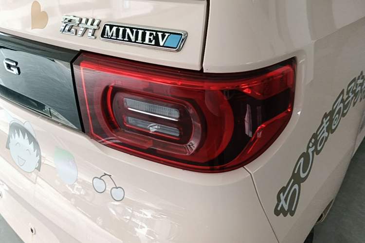 Used Wuling Hongguang MINIEV 2022 Macaron Premium Model – Lithium Iron Phosphate Right Rear Taillight