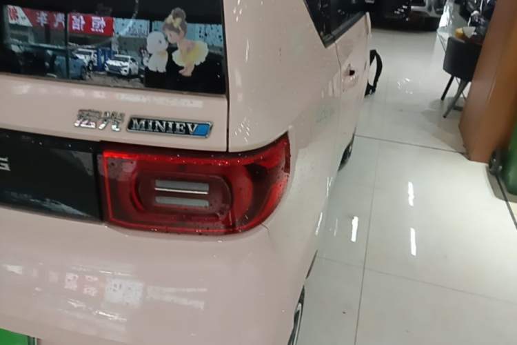 Used Wuling Hongguang MINIEV 2022 Macaron Premium Model – Lithium Iron Phosphate Right Rear Taillight