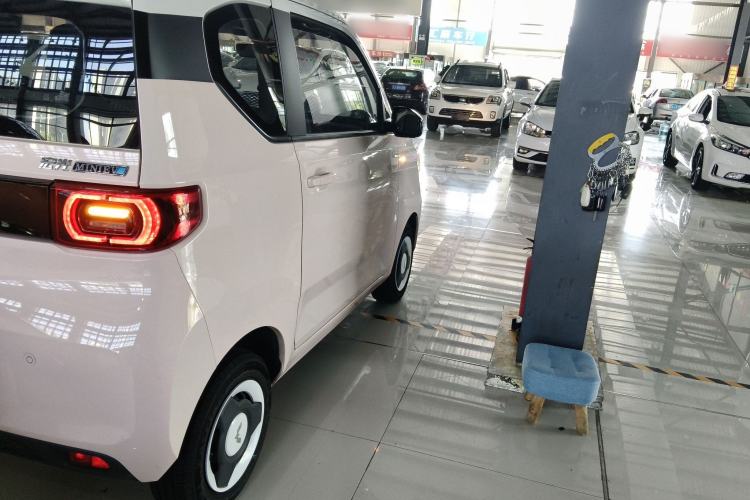 Used Wuling Hongguang MINIEV 2022 Macaron Premium Model – Lithium Iron Phosphate Right Rear Taillight