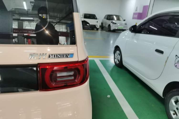 Used Wuling Hongguang MINIEV 2022 Macaron Premium Model – Lithium Iron Phosphate Right Rear Taillight