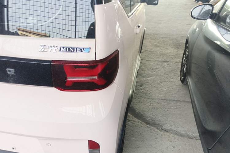 Used Wuling Hongguang MINIEV 2022 GAMEBOY 200km Play Edition with Lithium Iron Phosphate Right Rear Taillight