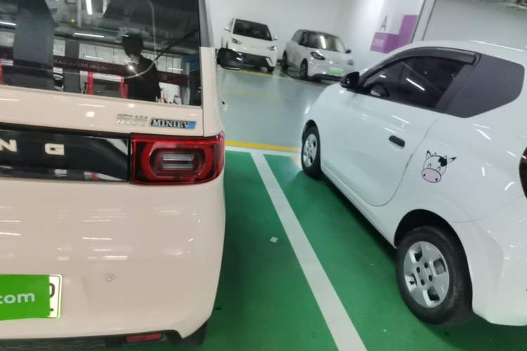 Used Wuling Hongguang MINIEV 2022 Macaron Premium Model – Lithium Iron Phosphate Right Rear Taillight