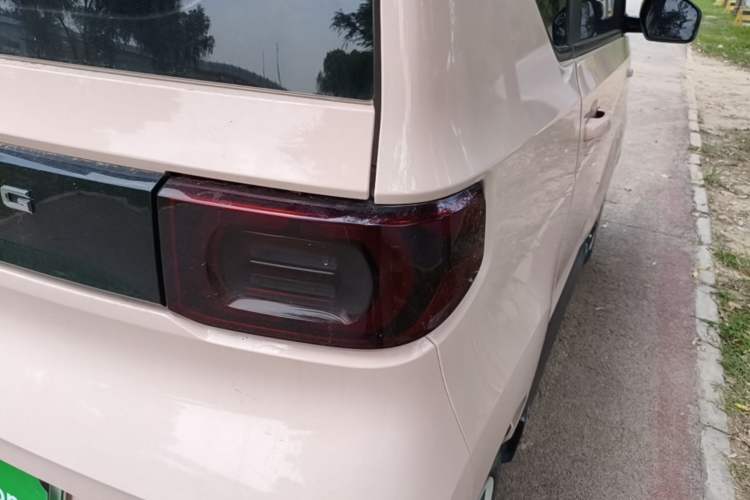 Used Wuling Hongguang MINIEV 2022 Macaron Premium Model – Lithium Iron Phosphate Right Rear Taillight
