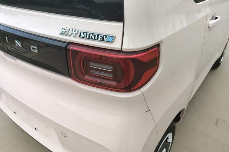 Used Wuling Hongguang MINIEV 2022 Macaron Fashion Model Lithium Iron Phosphate Right Rear Taillight
