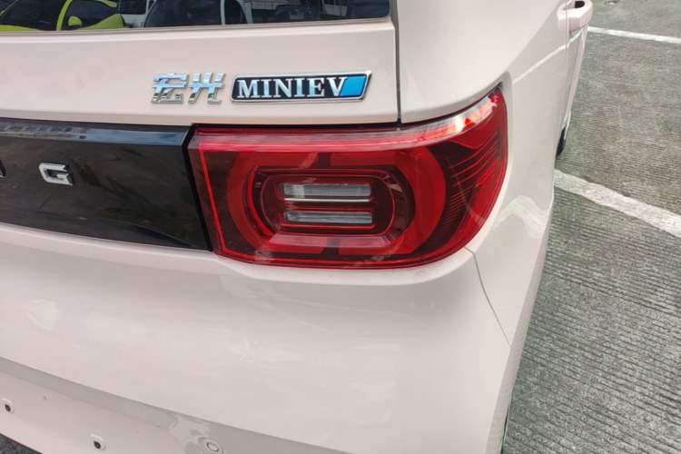 Used Wuling Hongguang MINIEV 2022 Macaron Premium Model – Lithium Iron Phosphate Right Rear Taillight