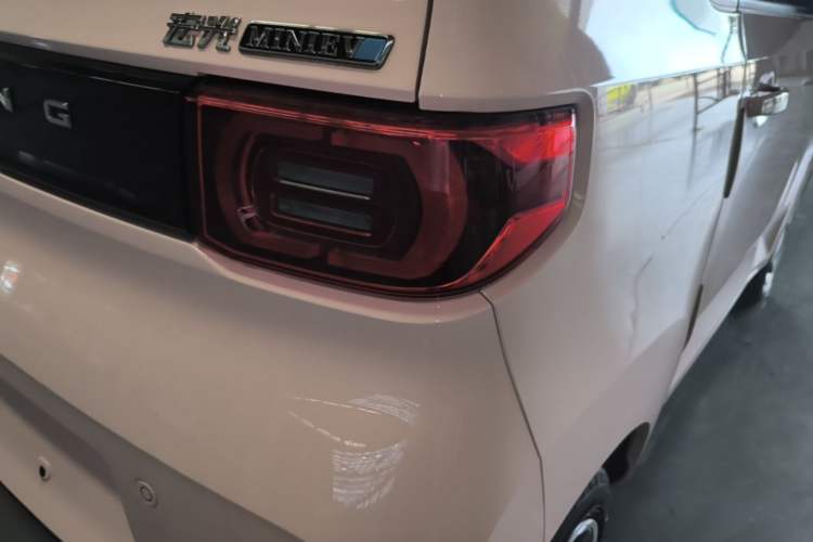 Used Wuling Hongguang MINIEV 2022 Macaron Premium Model – Lithium Ternary Battery Right Rear Taillight