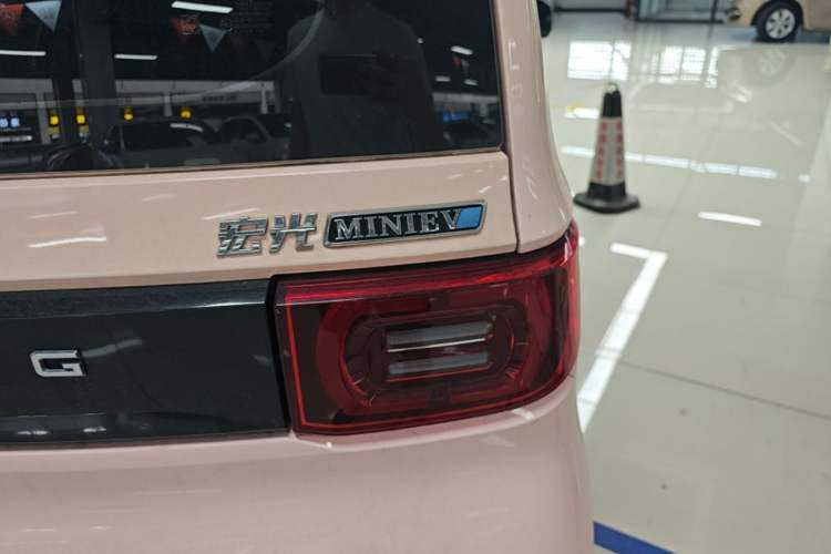 Used Wuling Hongguang MINIEV 2022 Macaron Premium Model – Lithium Iron Phosphate Right Rear Taillight