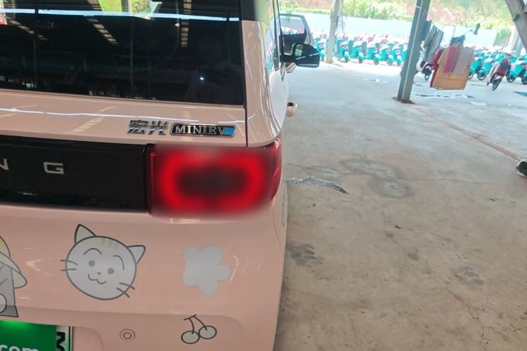 Used Wuling Hongguang MINIEV 2022 Macaron Premium Model – Lithium Iron Phosphate Right Rear Taillight