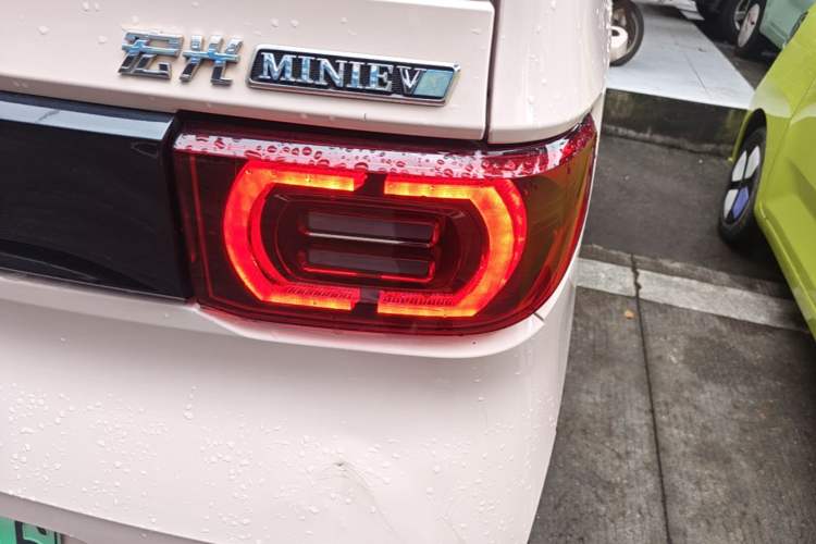 Used Wuling Hongguang MINIEV 2022 Macaron Premium Model – Lithium Iron Phosphate Right Rear Taillight