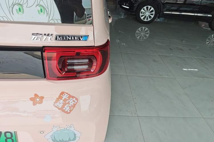 Used Wuling Hongguang MINIEV 2022 Macaron Premium Model – Lithium Iron Phosphate Right Rear Taillight