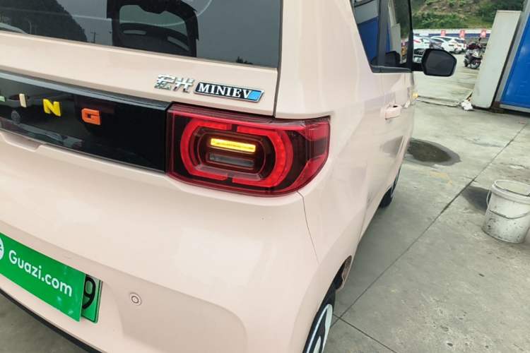 Used Wuling Hongguang MINIEV 2022 Macaron Premium Model – Lithium Iron Phosphate Right Rear Taillight
