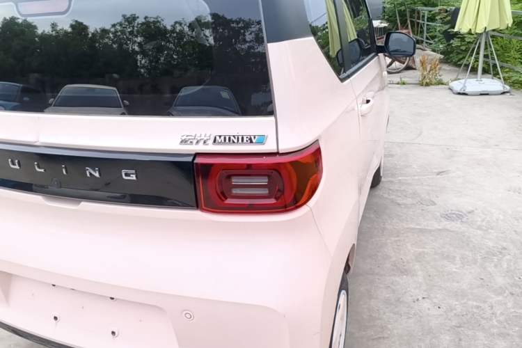 Used Wuling Hongguang MINIEV 2022 Macaron Premium Model – Lithium Iron Phosphate Right Rear Taillight