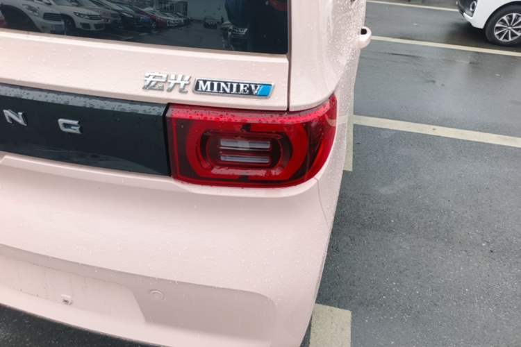 Used Wuling Hongguang MINIEV 2022 Macaron Premium Model – Lithium Iron Phosphate Right Rear Taillight